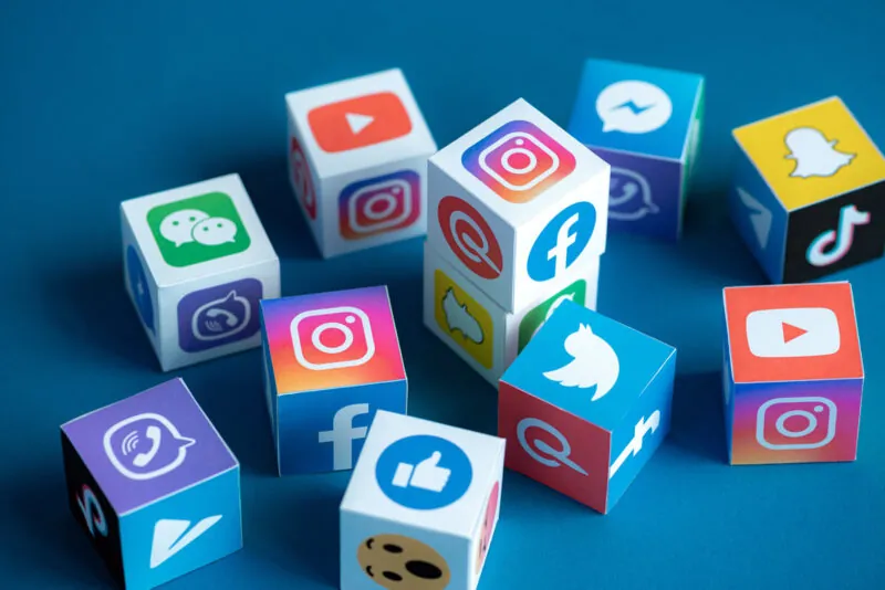 Redes sociais e banco de currículos