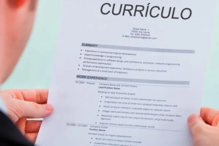 Currículo em papel