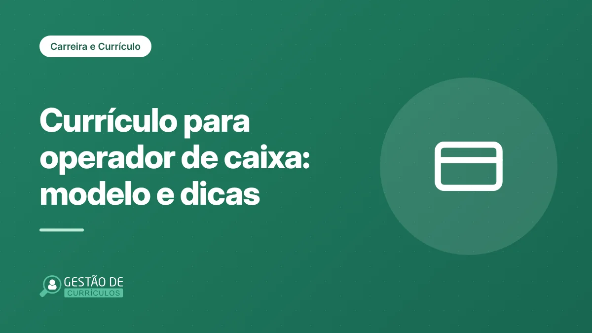 Operadora de caixa sorrindo enquanto atende um cliente em um supermercado