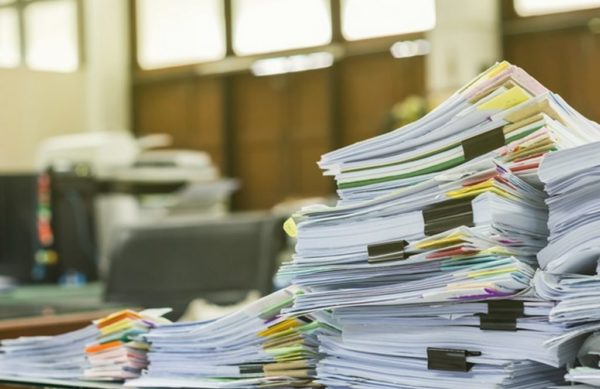 Arquivo de currículos em papel