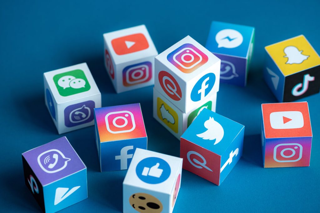 Redes sociais e banco de currículos