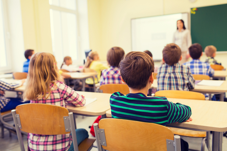 Crianças na sala de aula